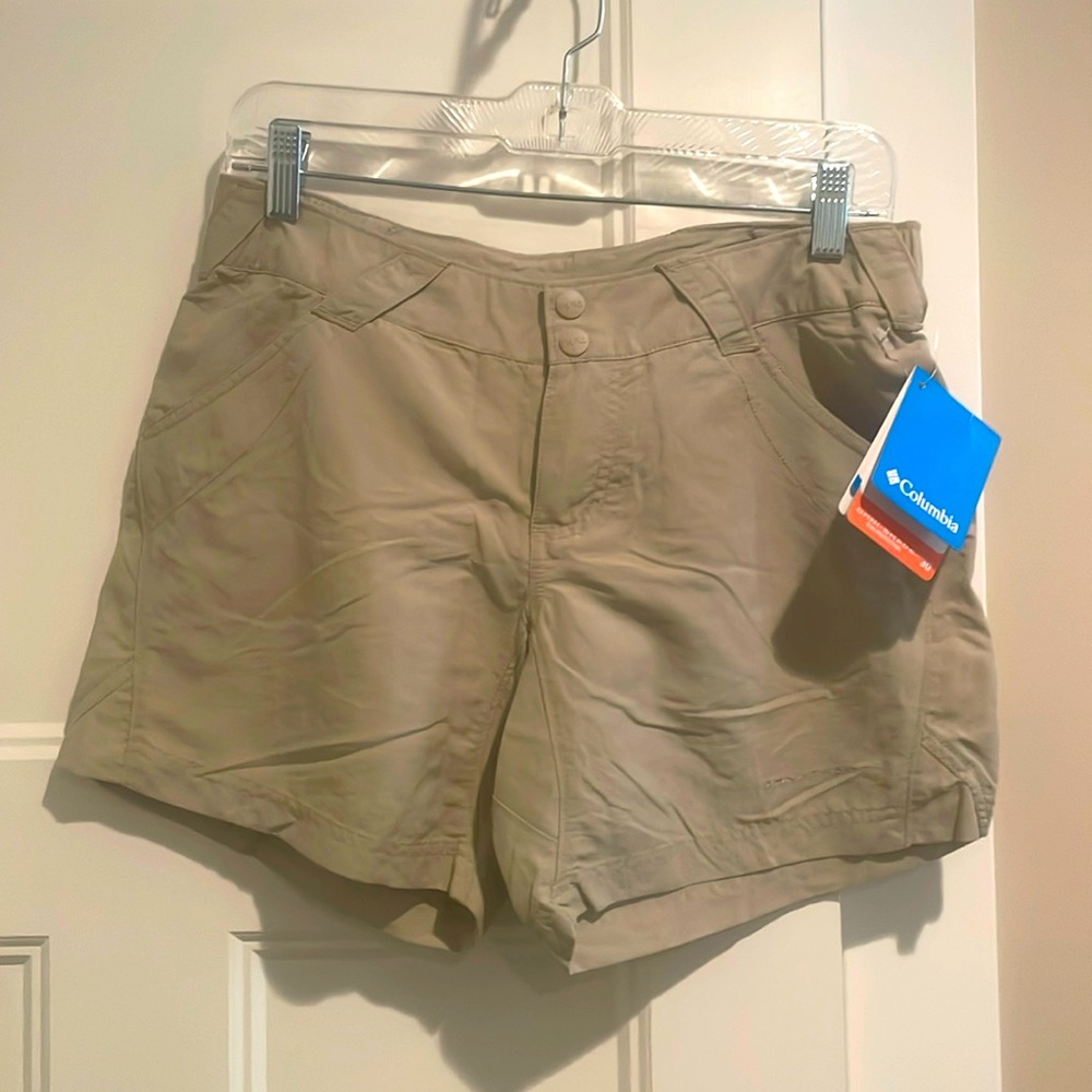 NWT Columbia hiking shorts. Size small